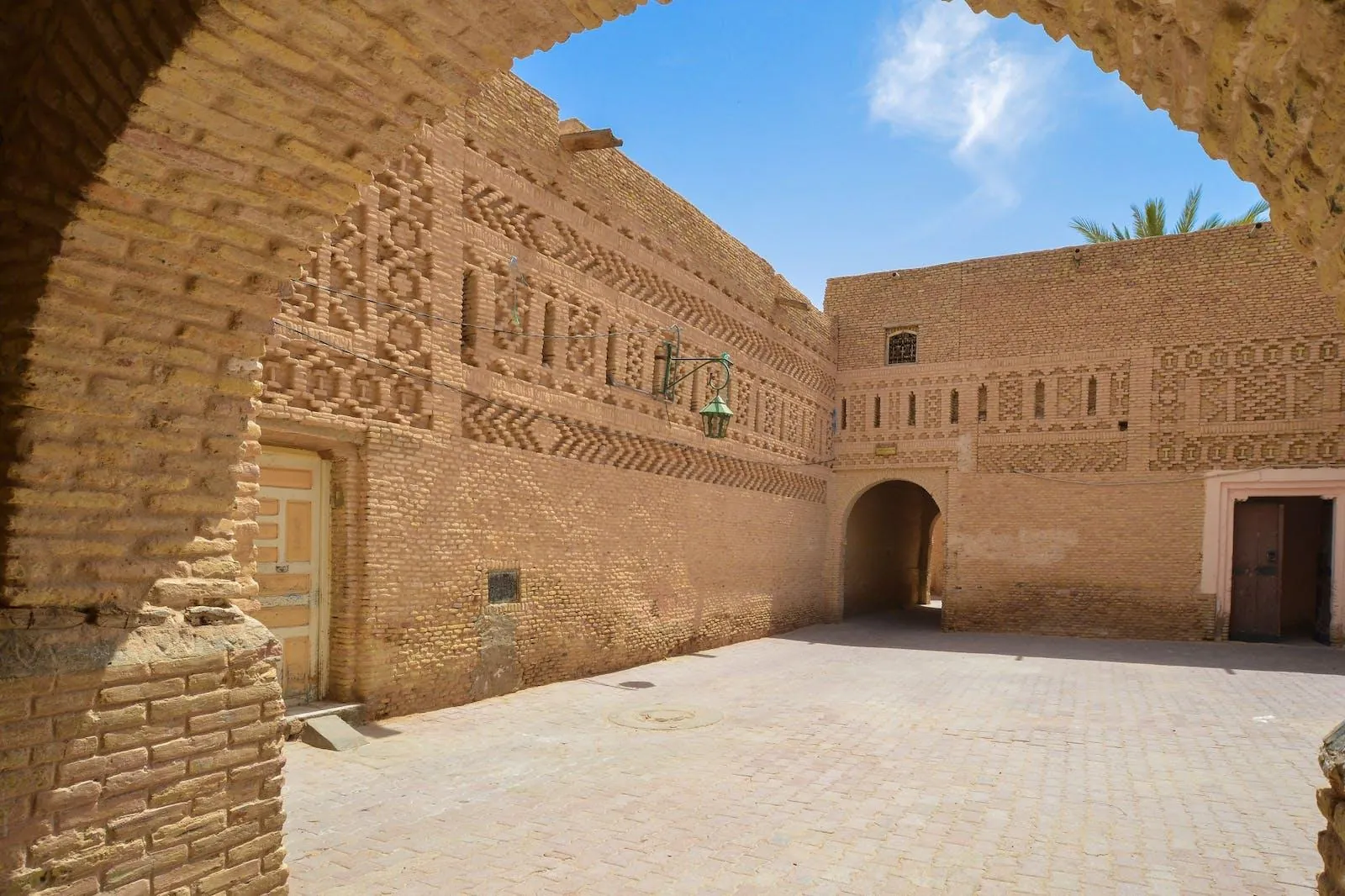 Decorated mud-brick walls and arches inside a troglodyte house